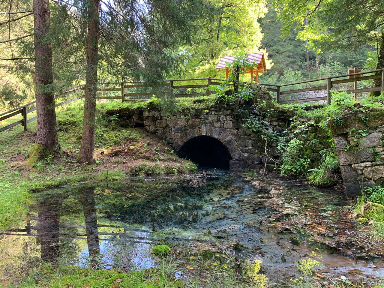 bagni-gogna-auronzo-sorgente-acqua-solforosa