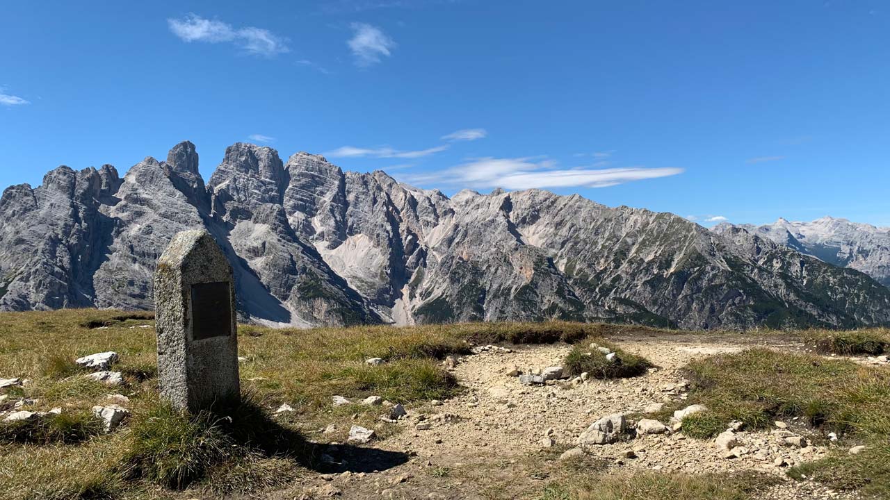 Monte Piana - cippo commemorativo